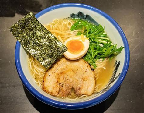 朝ラーメン 近く：朝の活力を求める人々の秘密