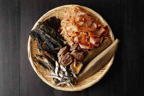 出汁を使った料理: なぜ私たちはその深い味わいに魅了されるのか？